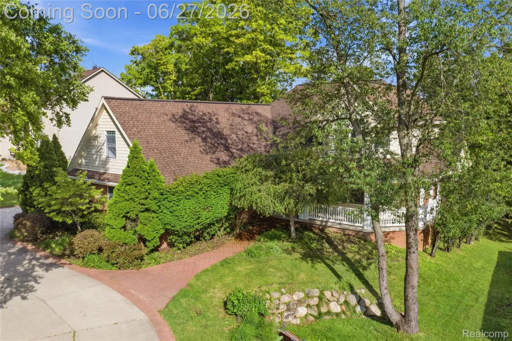 9015 Huron Bluffs Drive White Lake Charter Township, MI 48386