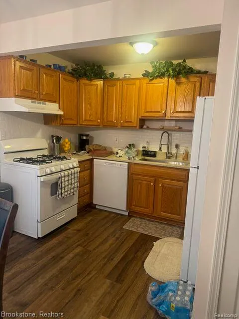 45746 Kensington Utica City, MI 48317