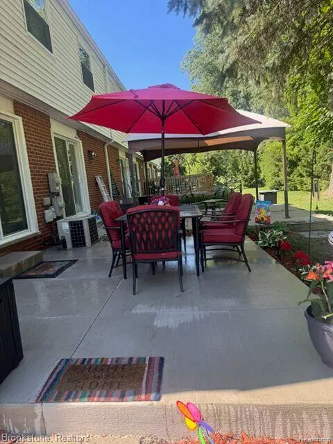 45746 Kensington Utica City, MI 48317