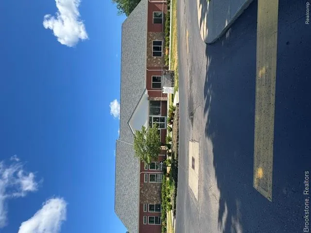 45746 Kensington Utica City, MI 48317