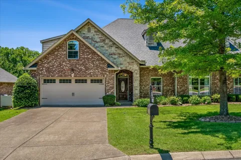 112 Silverstone Ln