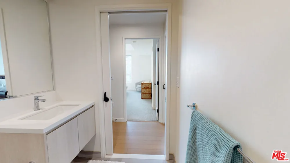 1050 S GRAND AVENUE #1303 Los Angeles, CA 90015