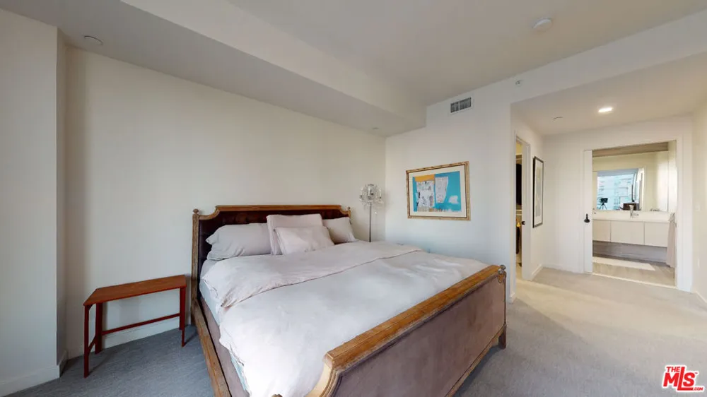 1050 S GRAND AVENUE #1303 Los Angeles, CA 90015