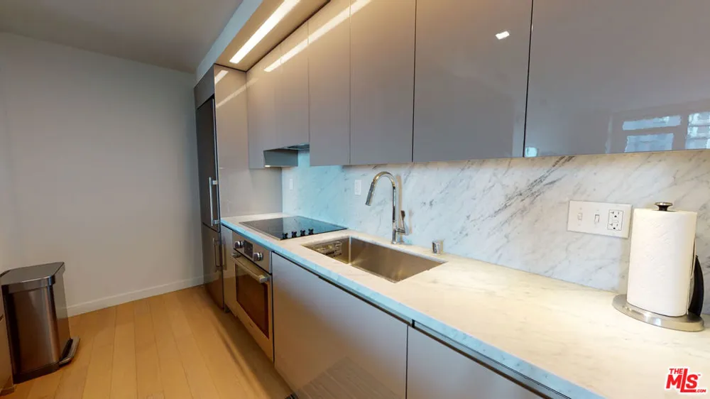 1050 S GRAND AVENUE #1303 Los Angeles, CA 90015