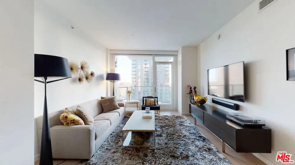 1050 S GRAND AVENUE #1303 Los Angeles, CA 90015
