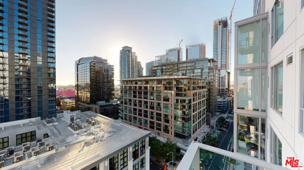 1050 S GRAND AVENUE #1303 Los Angeles, CA 90015