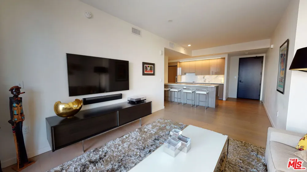 1050 S GRAND AVENUE #1303 Los Angeles, CA 90015