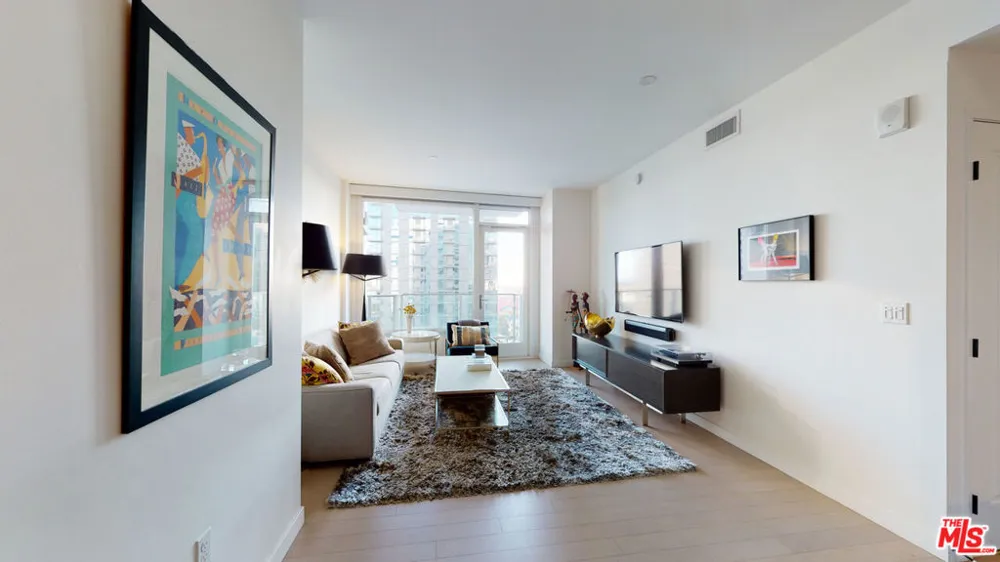 1050 S GRAND AVENUE #1303 Los Angeles, CA 90015