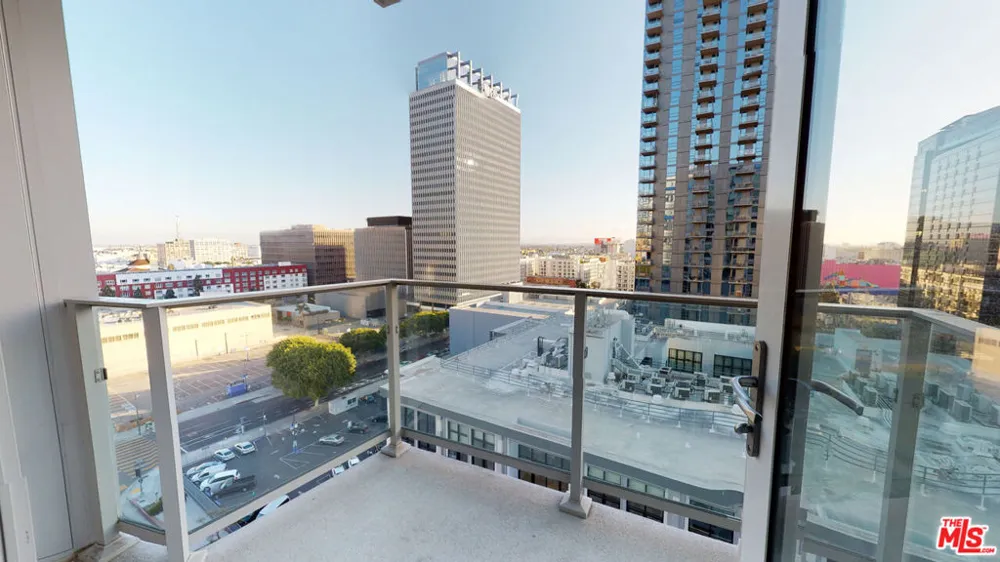 1050 S GRAND AVENUE #1303 Los Angeles, CA 90015