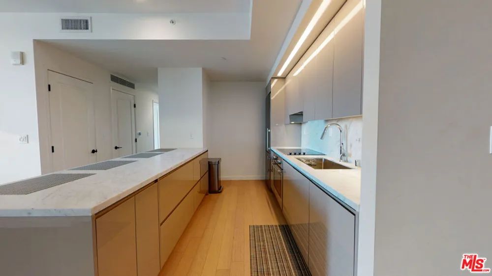 1050 S GRAND AVENUE #1303 Los Angeles, CA 90015