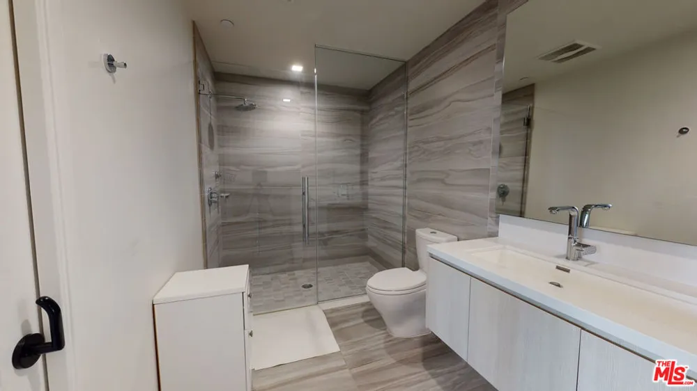 1050 S GRAND AVENUE #1303 Los Angeles, CA 90015