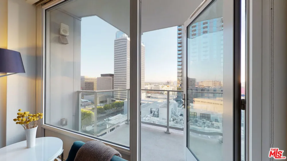 1050 S GRAND AVENUE #1303 Los Angeles, CA 90015