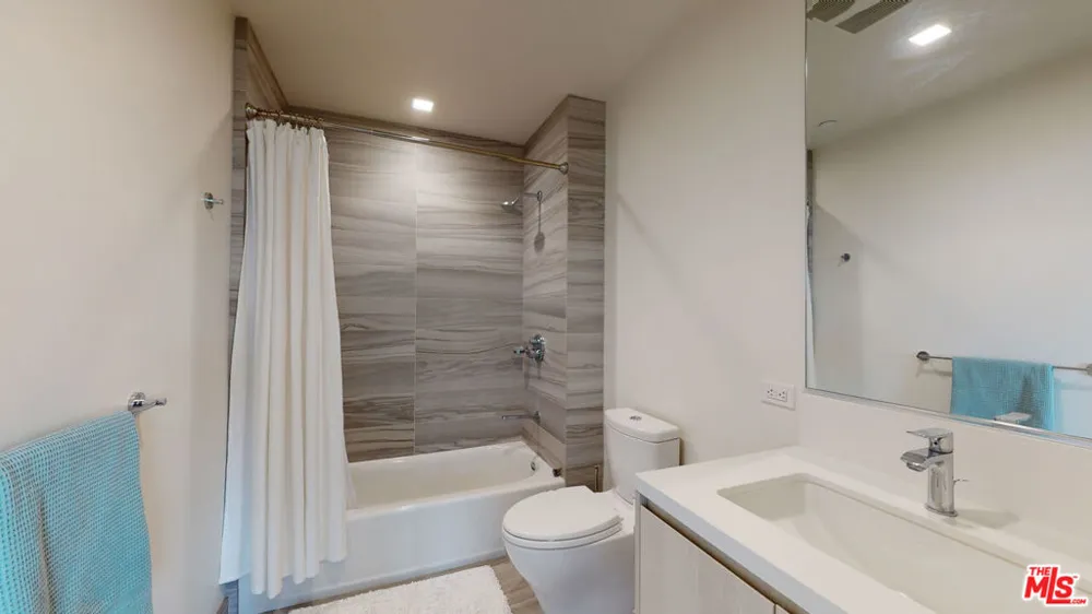 1050 S GRAND AVENUE #1303 Los Angeles, CA 90015