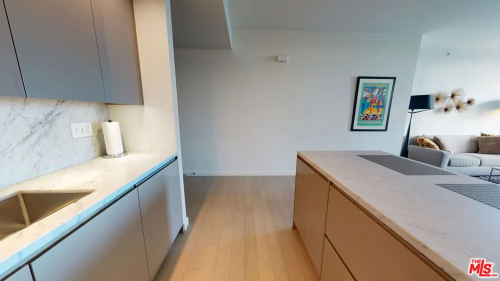 1050 S GRAND AVENUE #1303 Los Angeles, CA 90015