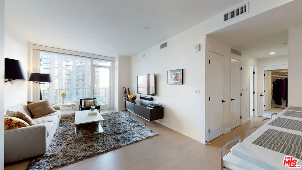 1050 S GRAND AVENUE #1303 Los Angeles, CA 90015
