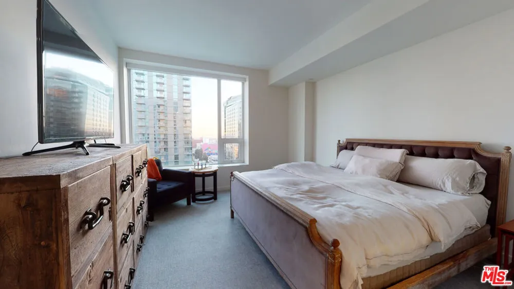 1050 S GRAND AVENUE #1303 Los Angeles, CA 90015