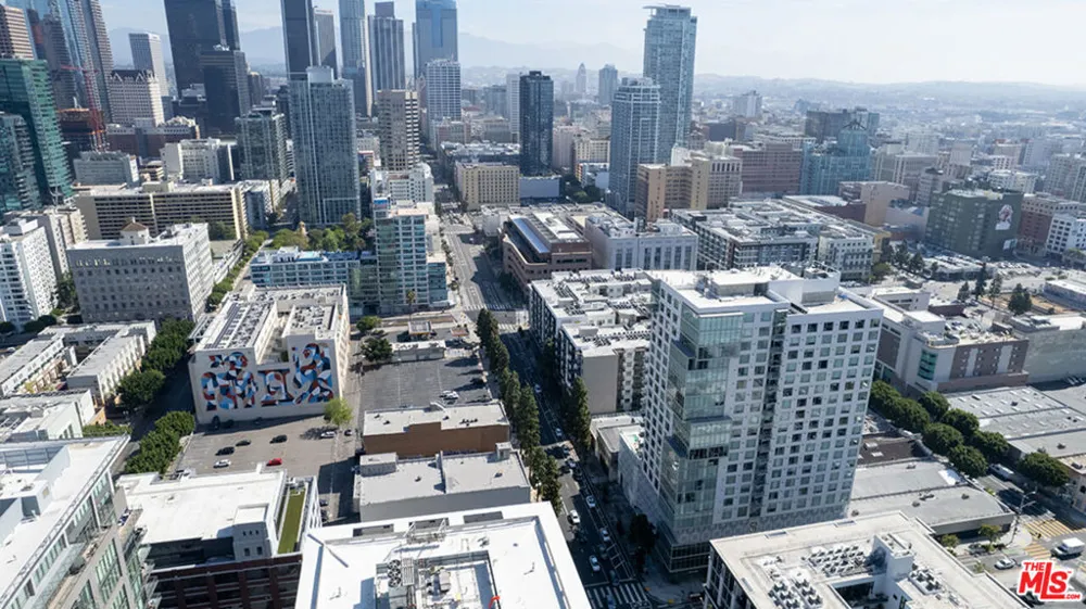1050 S GRAND AVENUE #1303 Los Angeles, CA 90015