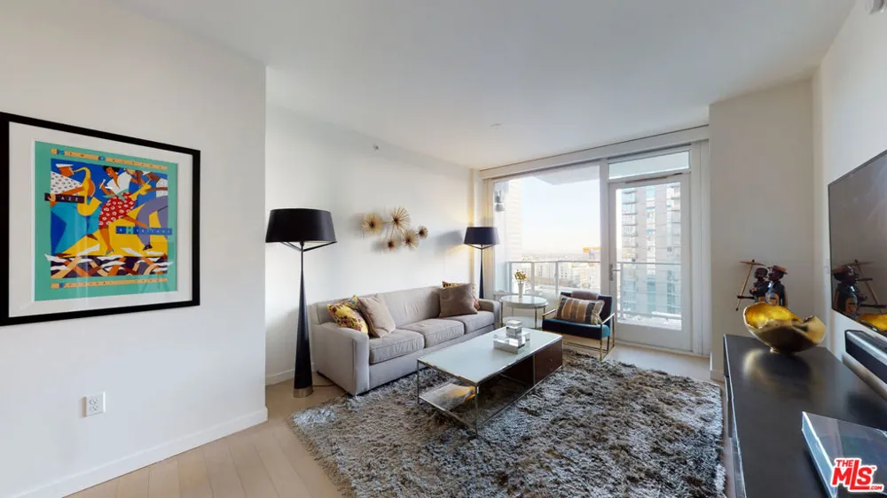 1050 S GRAND AVENUE #1303 Los Angeles, CA 90015