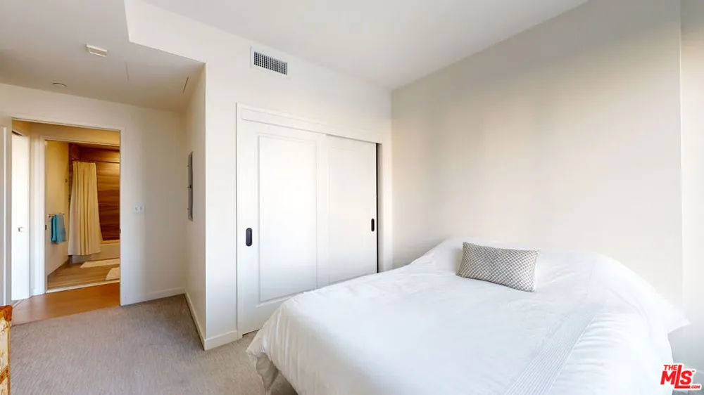 1050 S GRAND AVENUE #1303 Los Angeles, CA 90015