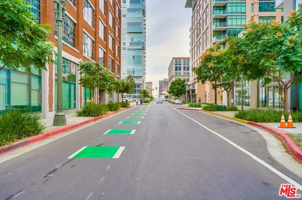 1050 S GRAND AVENUE #1303 Los Angeles, CA 90015