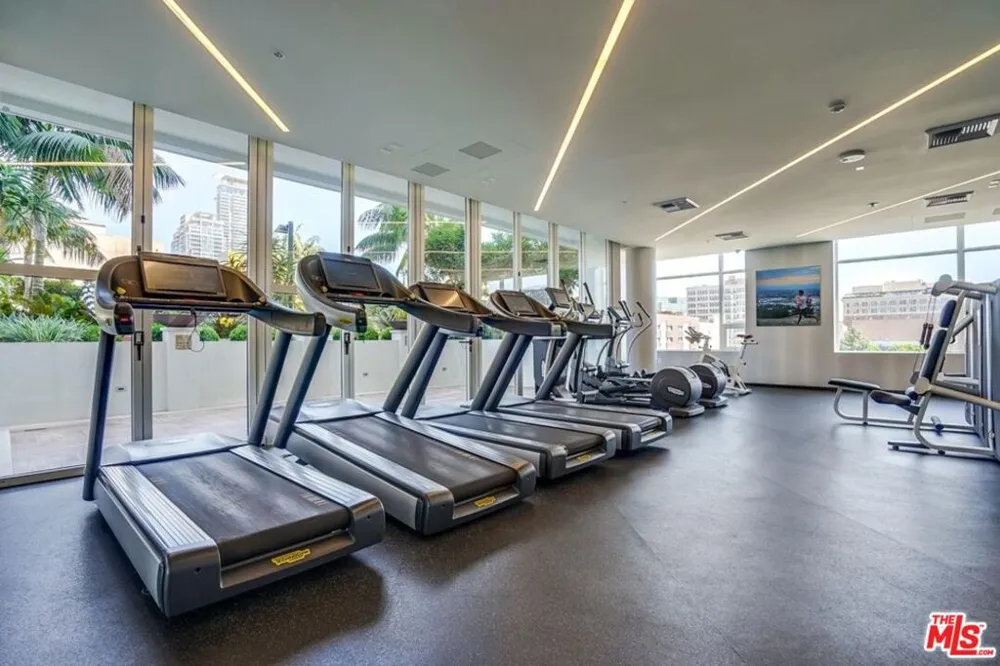 1050 S GRAND AVENUE #1303 Los Angeles, CA 90015