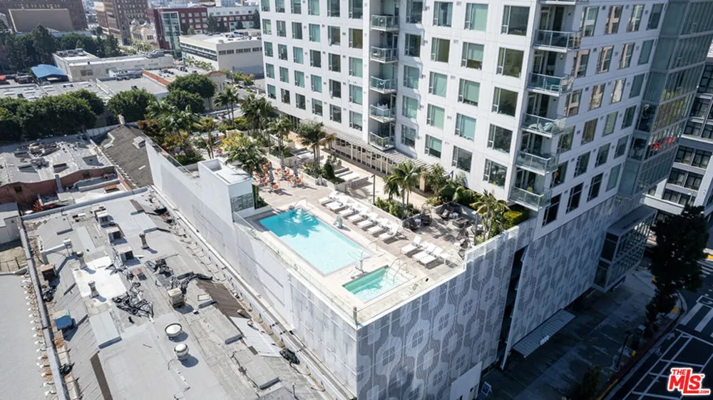 1050 S GRAND AVENUE #1303 Los Angeles, CA 90015