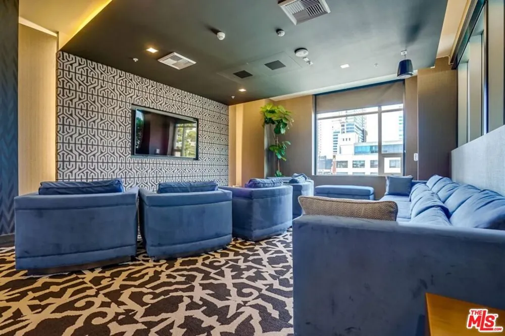 1050 S GRAND AVENUE #1303 Los Angeles, CA 90015