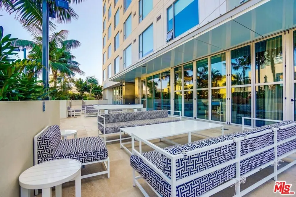 1050 S GRAND AVENUE #1303 Los Angeles, CA 90015