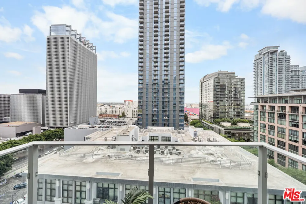1050 S GRAND AVENUE #1303 Los Angeles, CA 90015