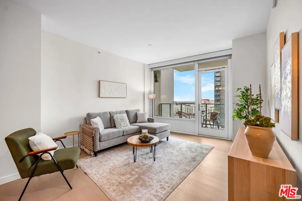 1050 S GRAND AVENUE #1303 Los Angeles, CA 90015