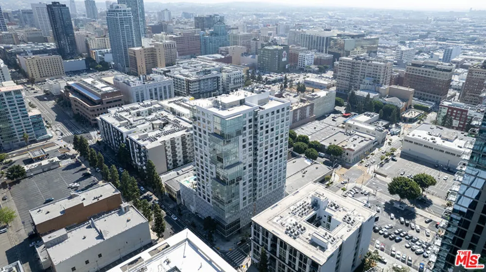 1050 S GRAND AVENUE #1303 Los Angeles, CA 90015