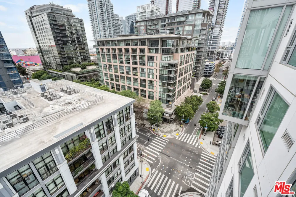 1050 S GRAND AVENUE #1303 Los Angeles, CA 90015