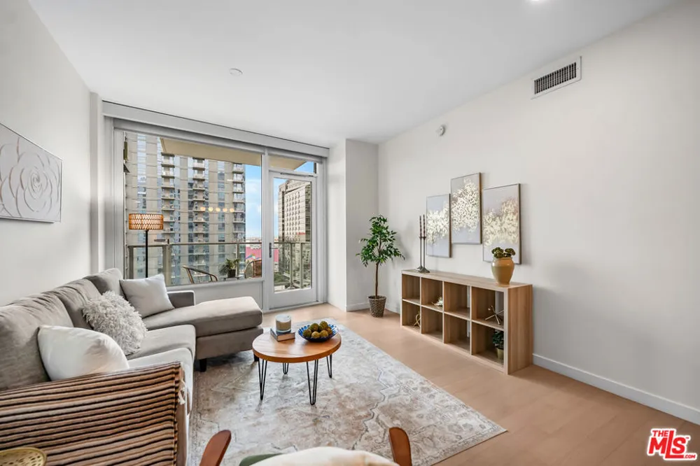 1050 S GRAND AVENUE #1303 Los Angeles, CA 90015