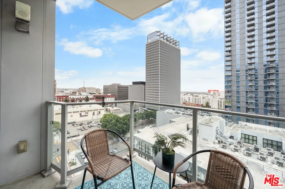 1050 S GRAND AVENUE #1303 Los Angeles, CA 90015