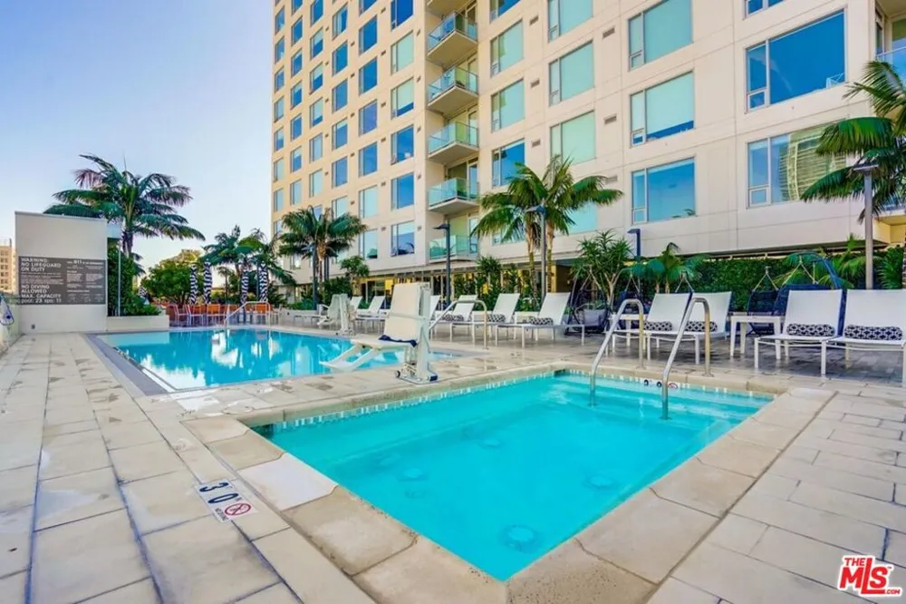 1050 S GRAND AVENUE #1303 Los Angeles, CA 90015