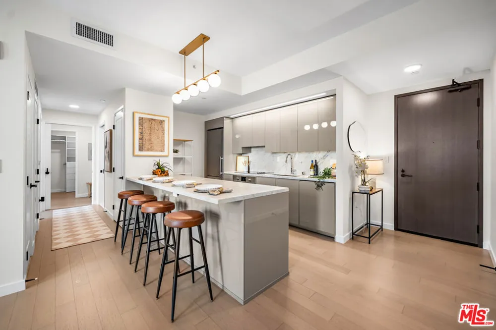 1050 S GRAND AVENUE #1303 Los Angeles, CA 90015