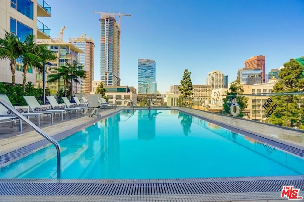 1050 S GRAND AVENUE #1303 Los Angeles, CA 90015