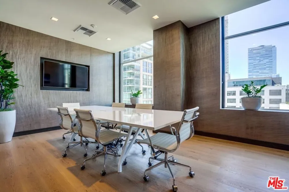 1050 S GRAND AVENUE #1303 Los Angeles, CA 90015