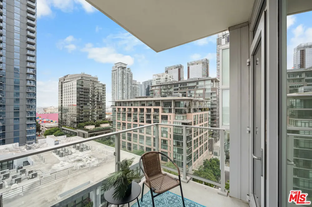 1050 S GRAND AVENUE #1303 Los Angeles, CA 90015