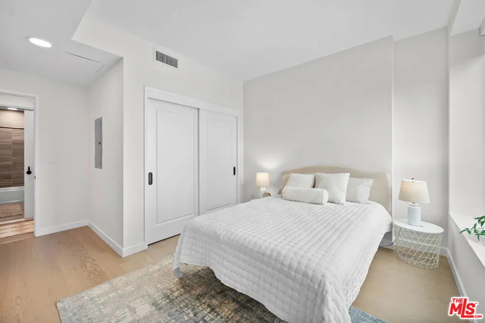 1050 S GRAND AVENUE #1303 Los Angeles, CA 90015