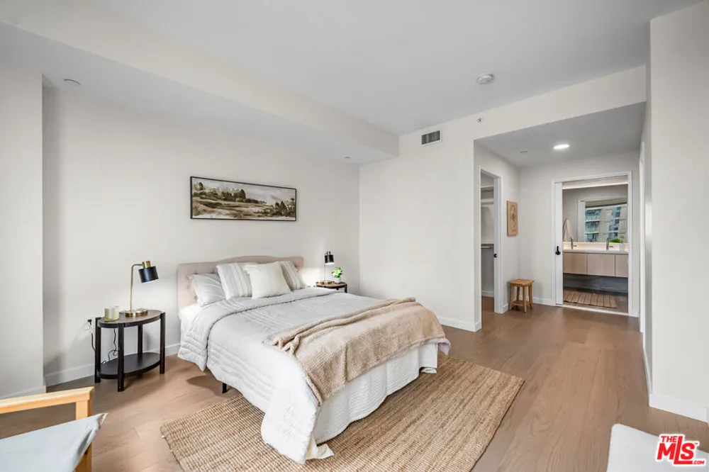1050 S GRAND AVENUE #1303 Los Angeles, CA 90015