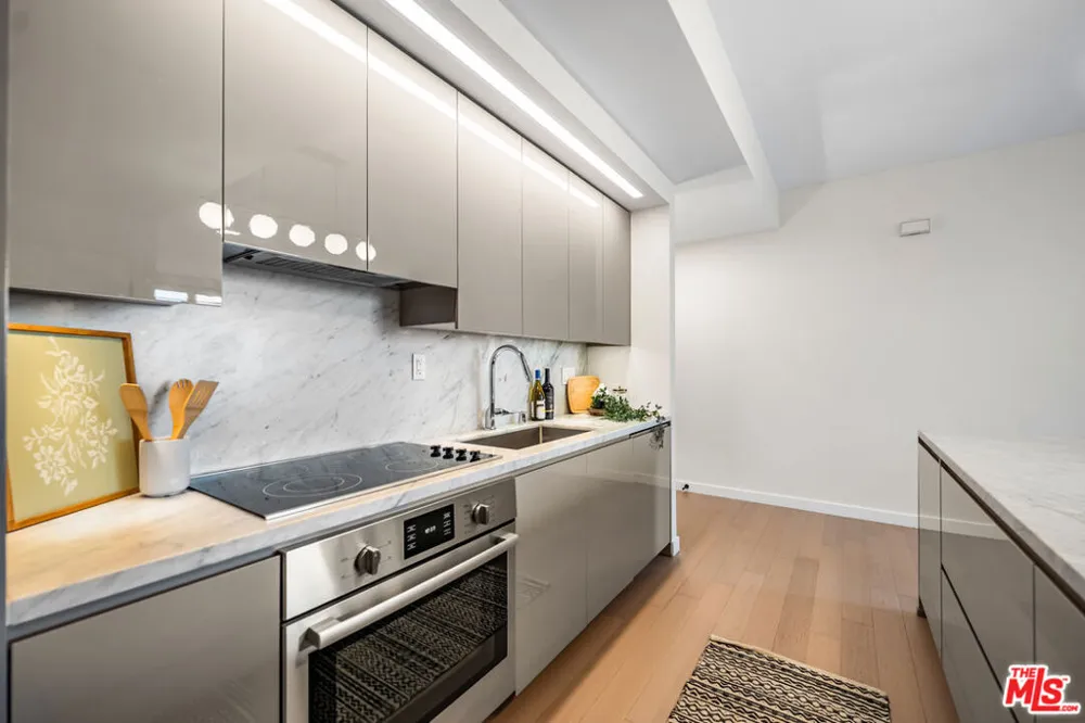 1050 S GRAND AVENUE #1303 Los Angeles, CA 90015