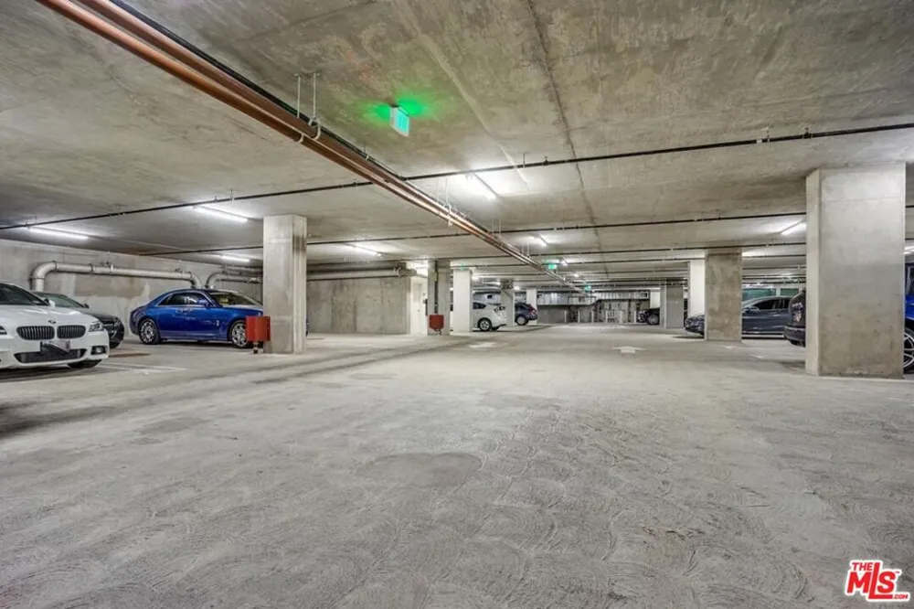 1050 S GRAND AVENUE #1303 Los Angeles, CA 90015