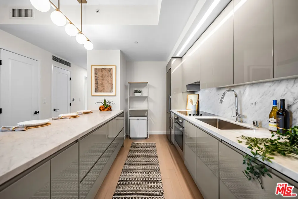 1050 S GRAND AVENUE #1303 Los Angeles, CA 90015