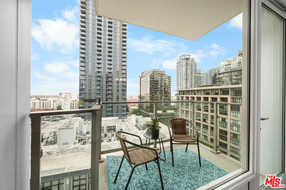 1050 S GRAND AVENUE #1303 Los Angeles, CA 90015