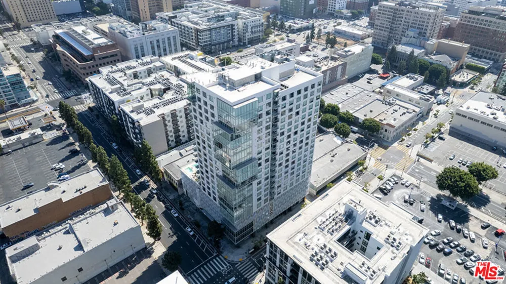 1050 S GRAND AVENUE #1303 Los Angeles, CA 90015