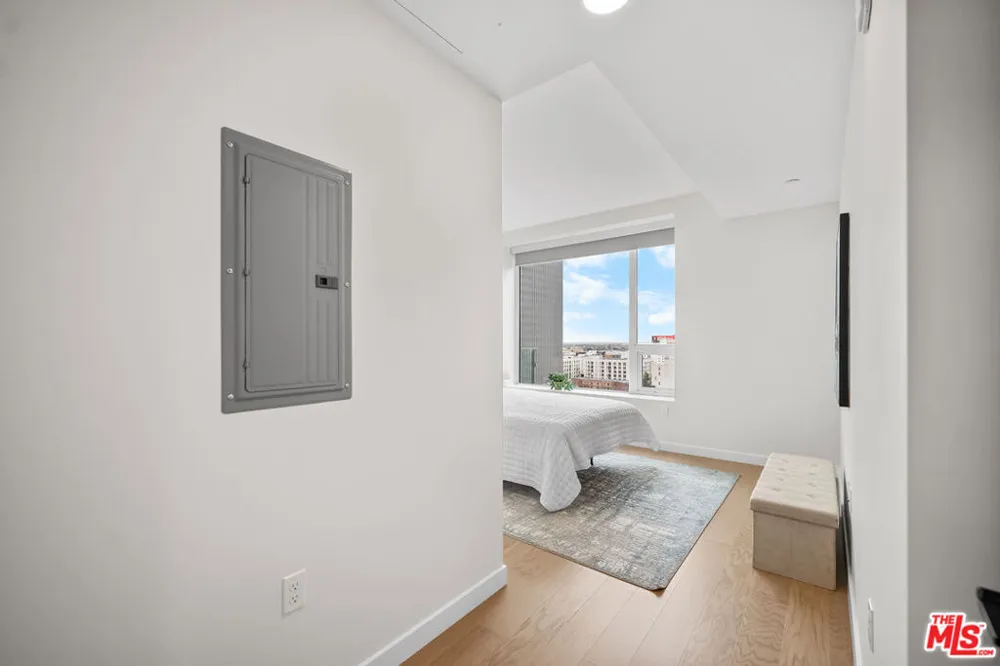 1050 S GRAND AVENUE #1303 Los Angeles, CA 90015