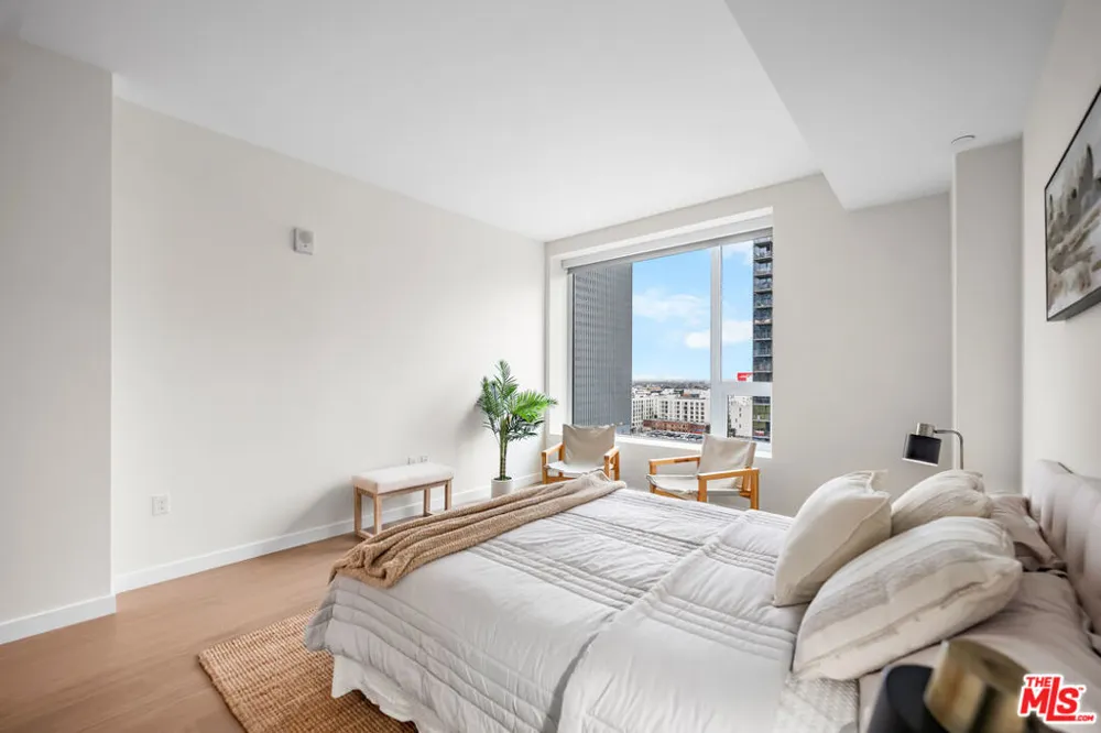 1050 S GRAND AVENUE #1303 Los Angeles, CA 90015