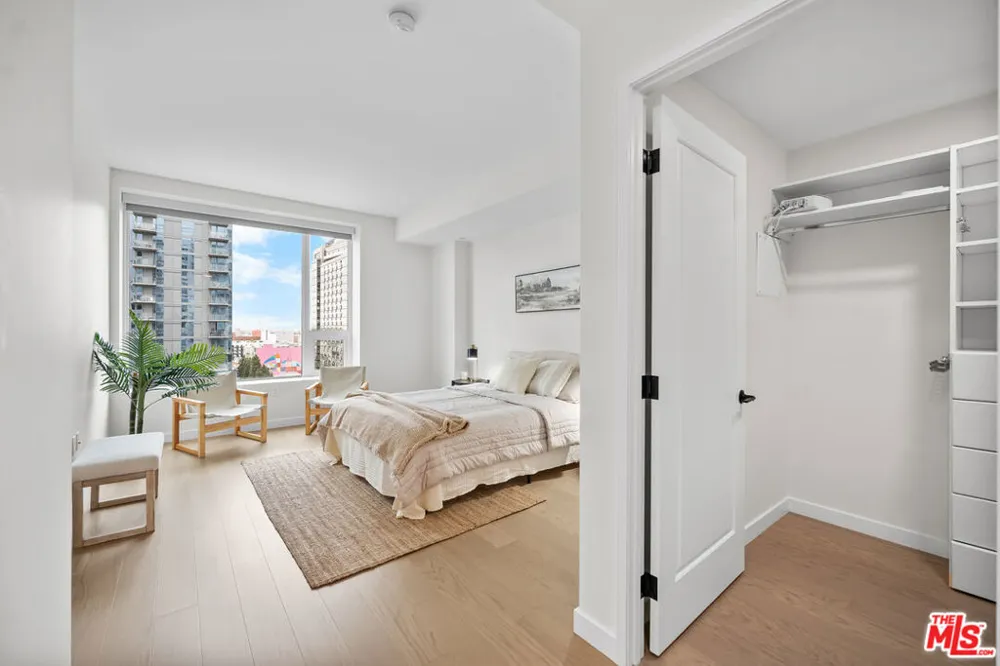 1050 S GRAND AVENUE #1303 Los Angeles, CA 90015