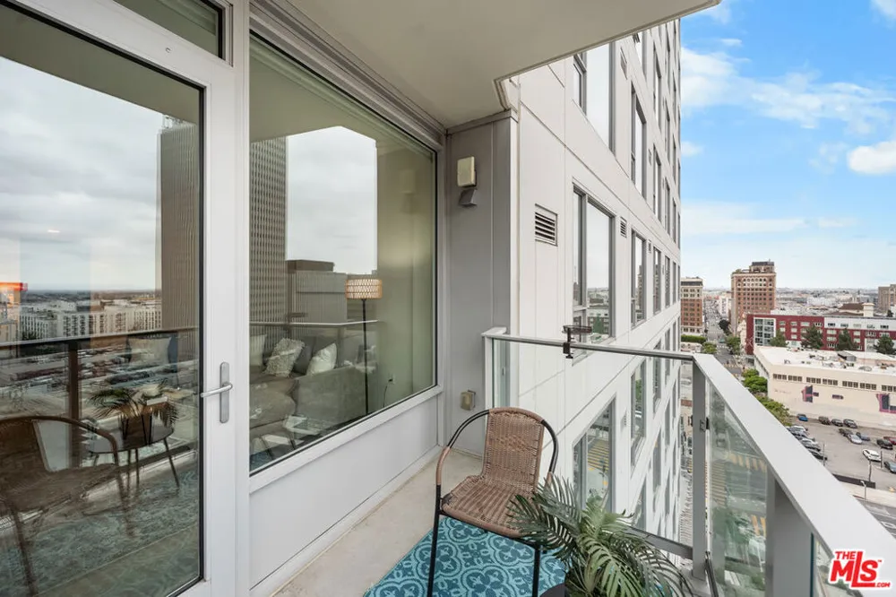 1050 S GRAND AVENUE #1303 Los Angeles, CA 90015